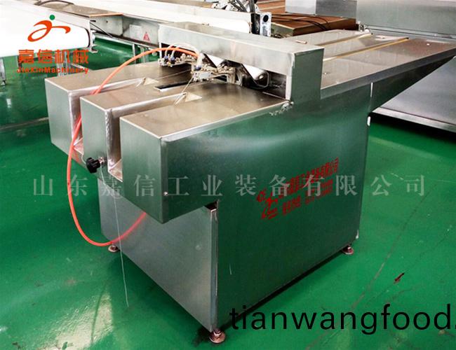 香(xiang)腸(chang)紮線(xian)機(jī)(ji)